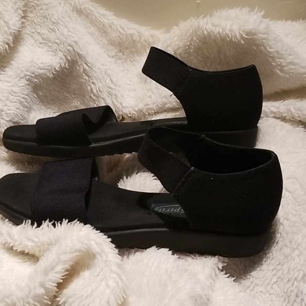 Blk easy spirit sandals elastic straps